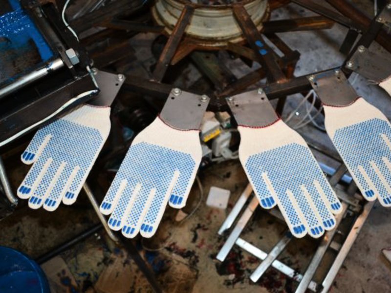Купить производство перчаток. Перчатки рабочие арт.02-200 Неолайт. Станок для нанесения ПВХ на перчатки. ПВХ станок для перчаток. Аппарат для производства перчаток рабочих.