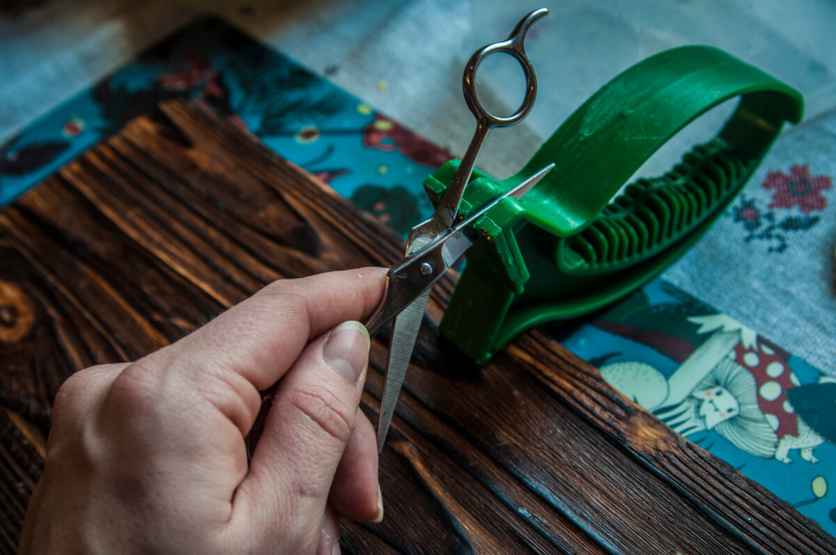 Как и чем можно наточить ножницы в домашних условиях?