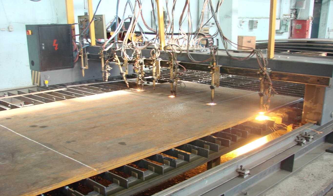 Резка рулонной стали на производстве: особенности технологии и способы обработки материала